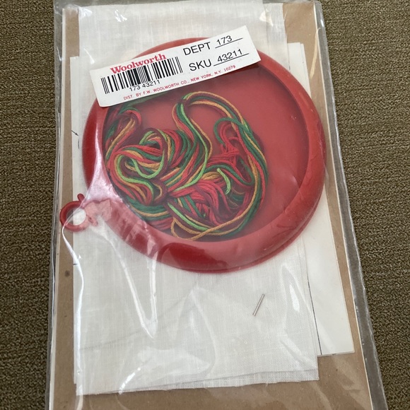 Vintage (1981) Christmas Ornament Embroidery Kit new in sealed package - Picture 4 of 4